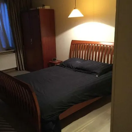 Spacious 2-bedroom Canal