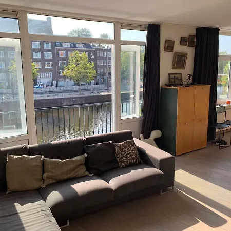 Spacious 2-bedroom Canal Daire *